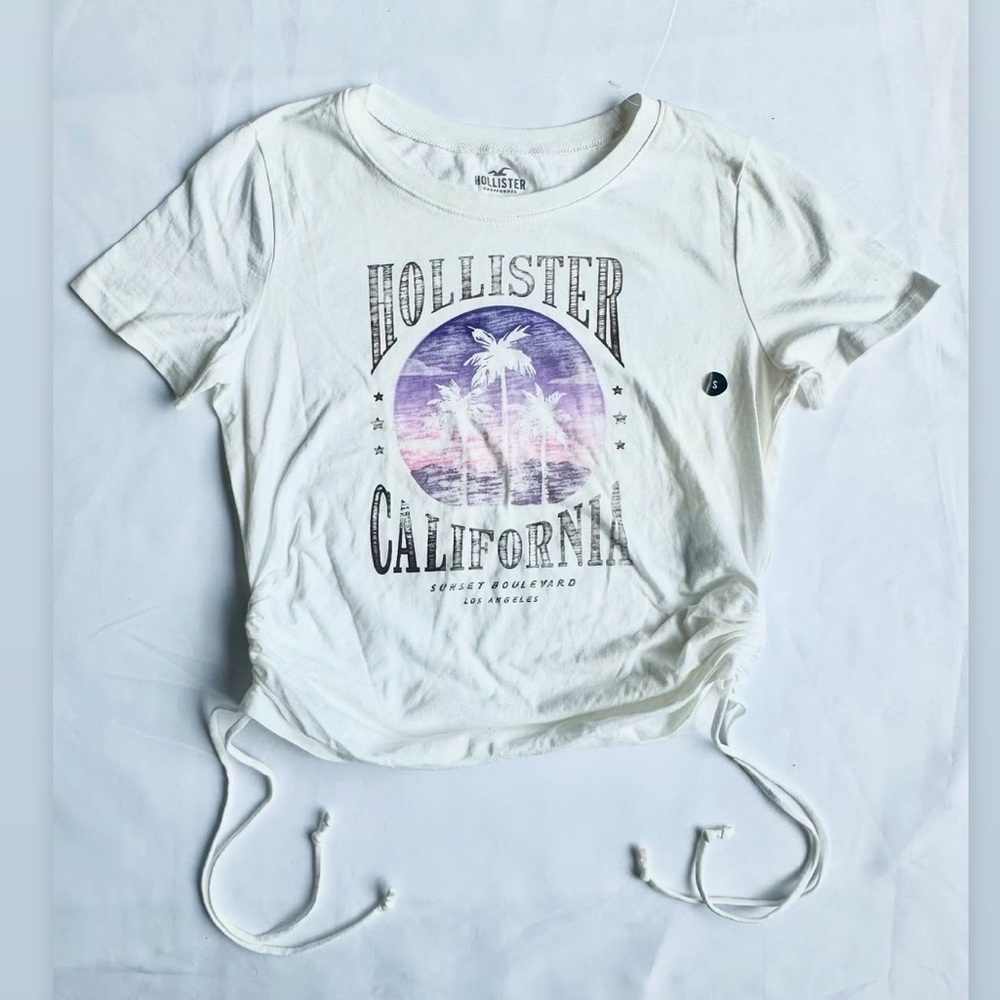 Brand New Hollister White & Purple Graphic Women's Cropped Tee Shirt
